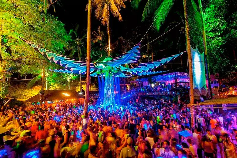 Half Moon Party transfer