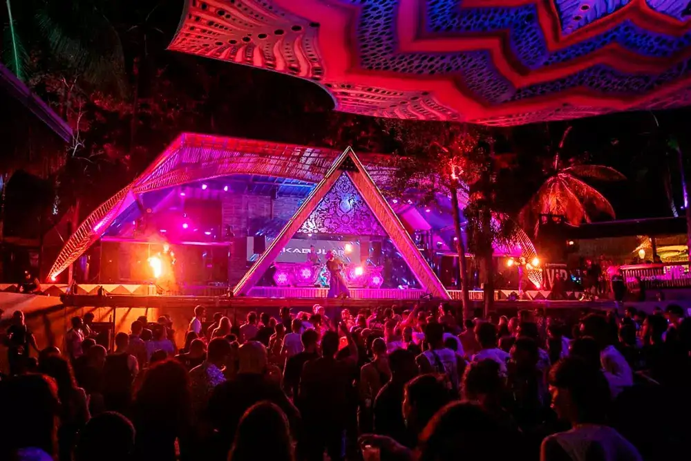 Half Moon Party transfer