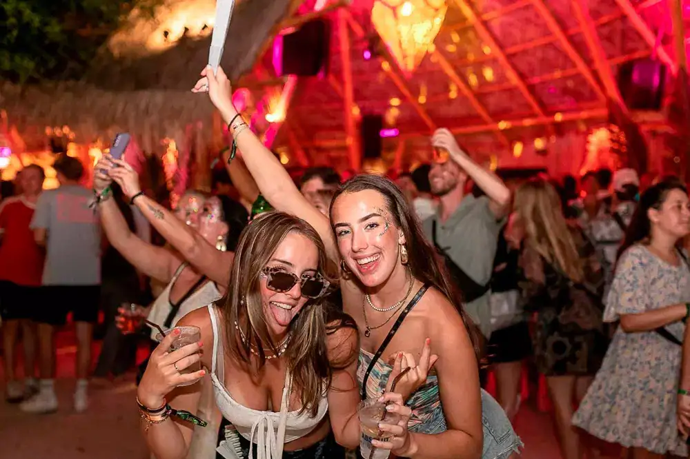 Half Moon Party transfer